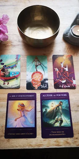 Tirage tarot et oracles avec bol sonore
